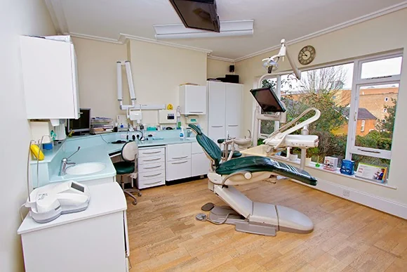 Glenholme Dental Centre - Dental implants periodontist in Basingstoke