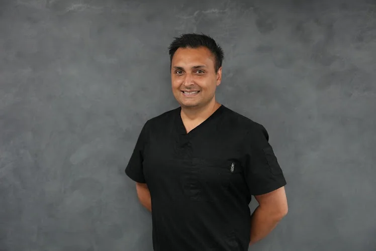 Dr Naiz Khan - Dentist in Banbury