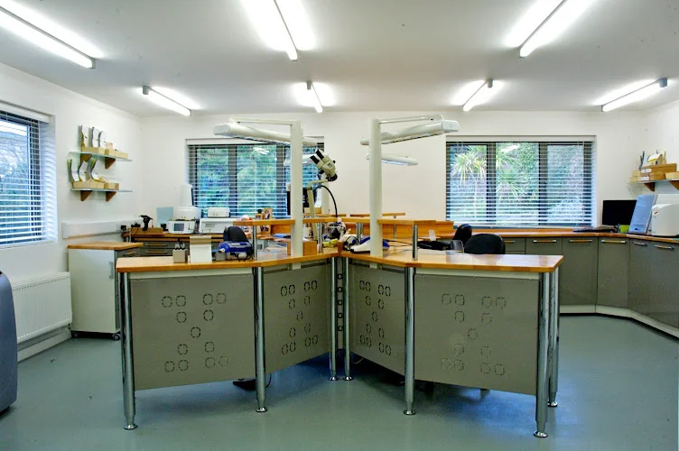 Stephen Lusty - Dental Laboratory :: Newquay Cornwall - Dental laboratory in Trade