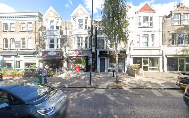 Oliver P - Dental clinic in London