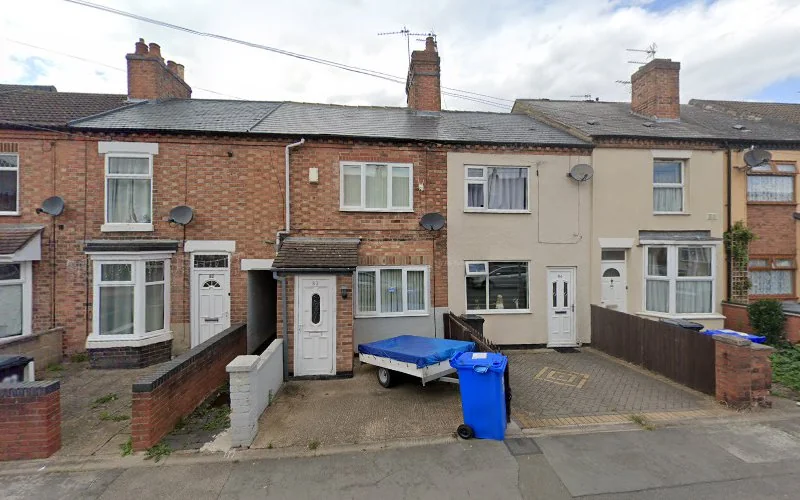 Dr Kiran Dubb - Hill Street Dental Practice - Dental clinic in Burton-on-Trent