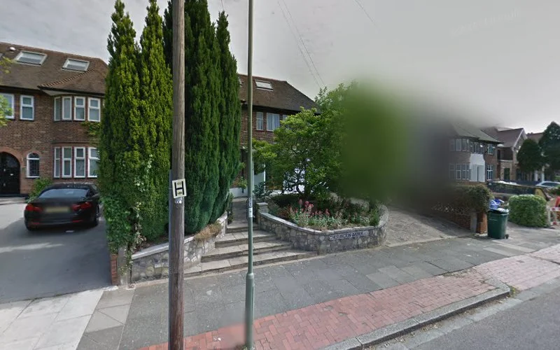 N Yellon Ltd - Dental clinic in London