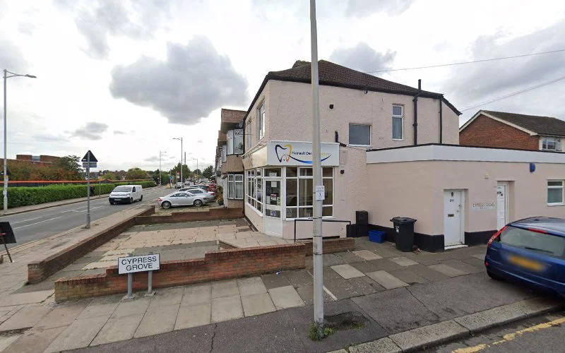 The Hainault Dental practice - Dental clinic in Ilford