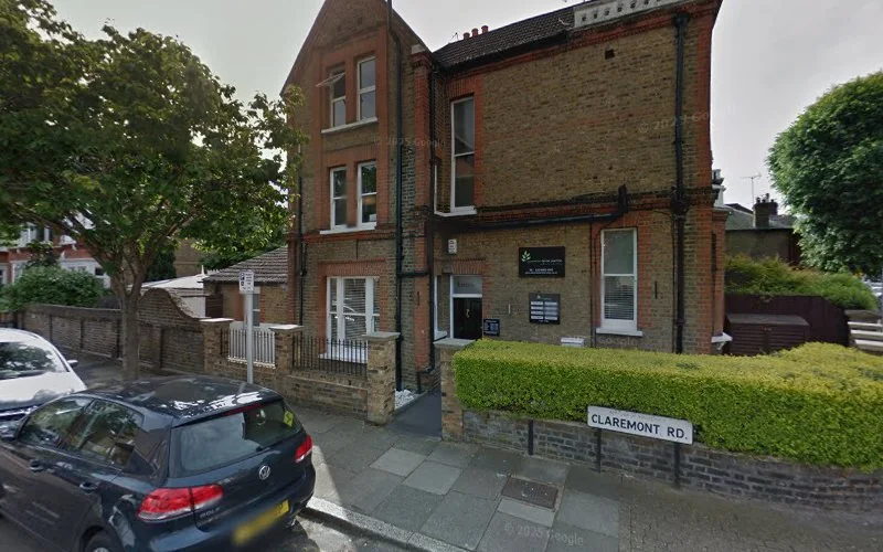 Puri A - Dental clinic in Twickenham