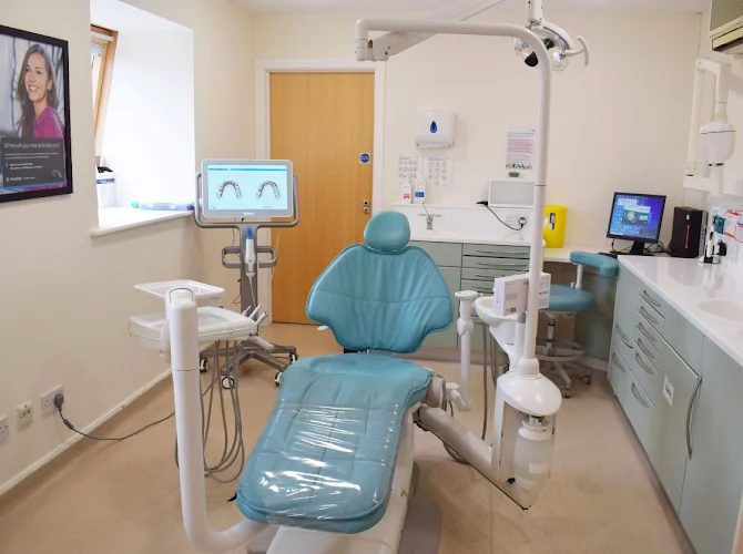 Lillywhite Dental Practice - Dental clinic in Morden