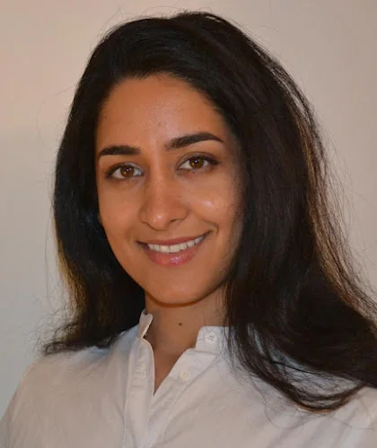 Dr Ashana Gupta - Dentist in UK