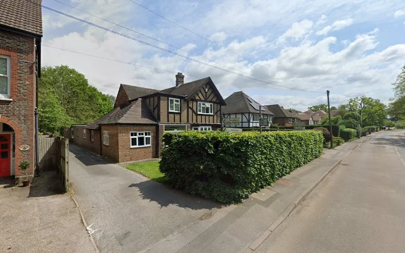 Dr Ransley Morenas - Dentist in Edenbridge