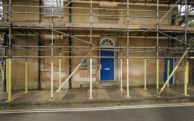 Nissan Dr C - Dental clinic in Oxford