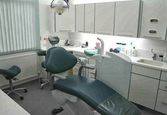 Lynwood Dental & Implant Centre - Dental clinic in Worcester Park