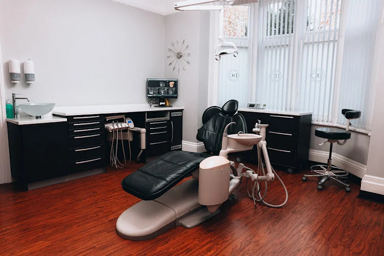 Dr Peter Sanders - Dental clinic in Southampton