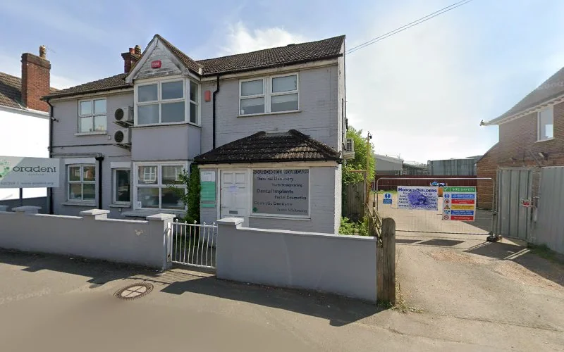 Dr Waheed Uddin - Dentist in Ashford