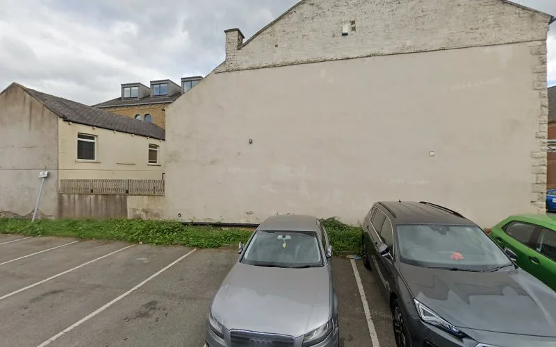 Claudia Moraru - Dentist in Leeds