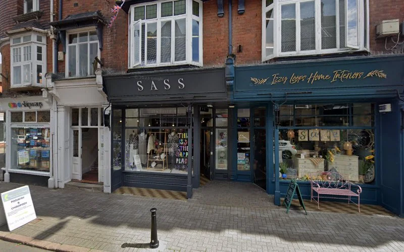 Rahnama B - Dental clinic in Rugby