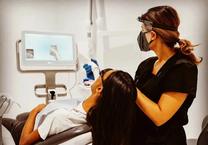 Dr MCas - Cosmetic dentist in London