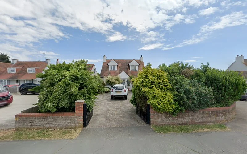 Turner P - Dental clinic in Frinton-on-Sea