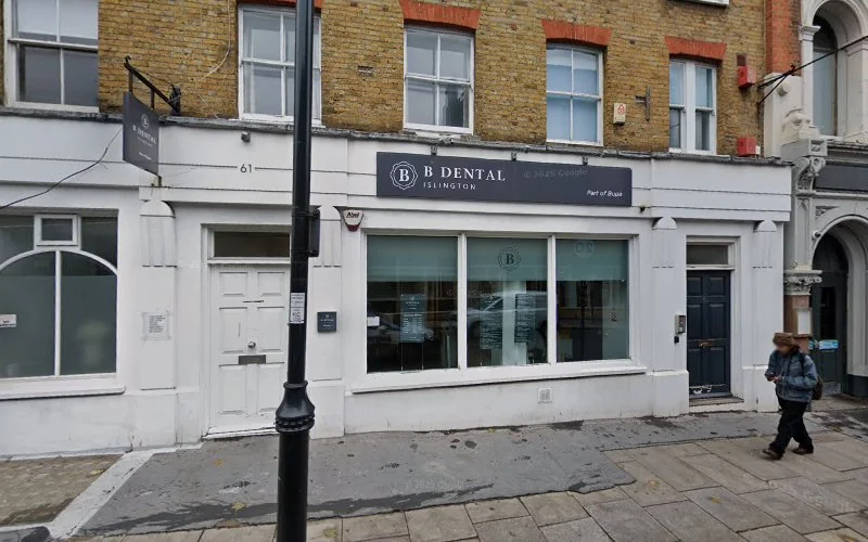 Dr Amir Savage - Dentist in London