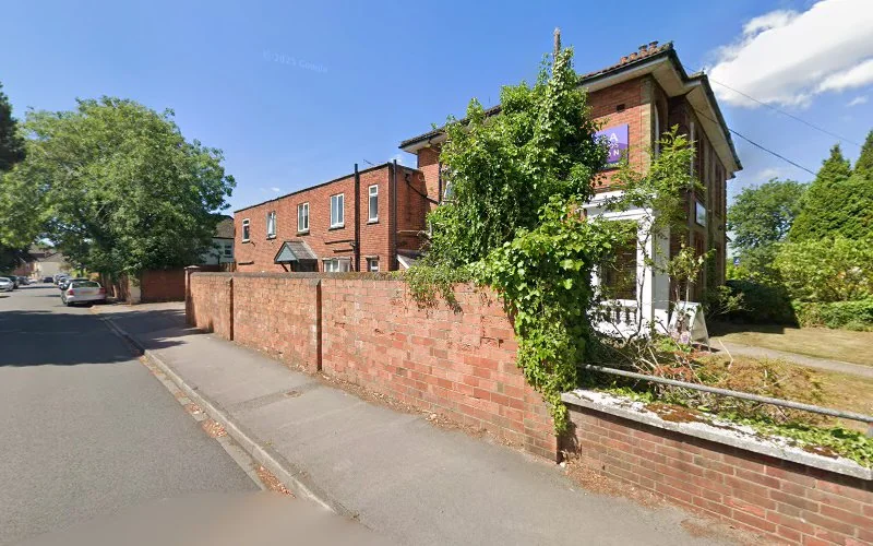 Dr N Kamalawand - Dental clinic in Southampton