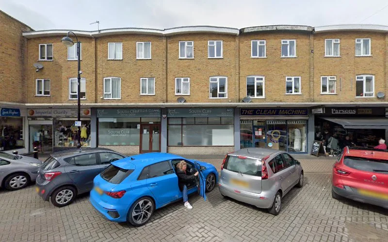 Dr. Evangeline Snart - Dentist in Westbury