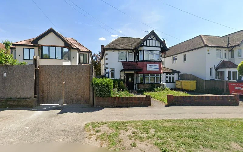 Beechwood Smile & Implant Centre - Dental clinic in Carshalton