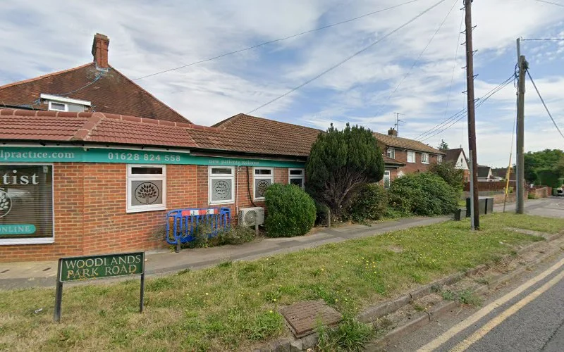 Dr Ahmed Alshafi - Dental implants periodontist in Maidenhead