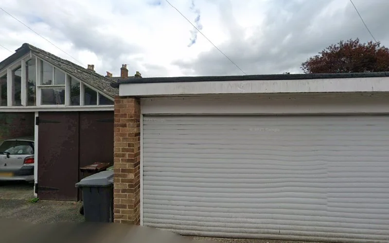 Lyddon R - Dental clinic in Winchester