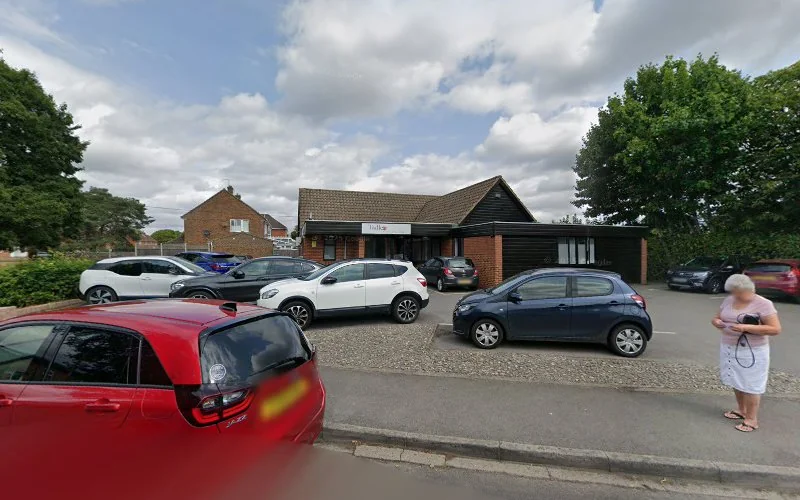 Dr Sanna Ajaz - Cosmetic dentist in Tadley