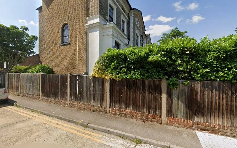 White S - Dental clinic in Surbiton