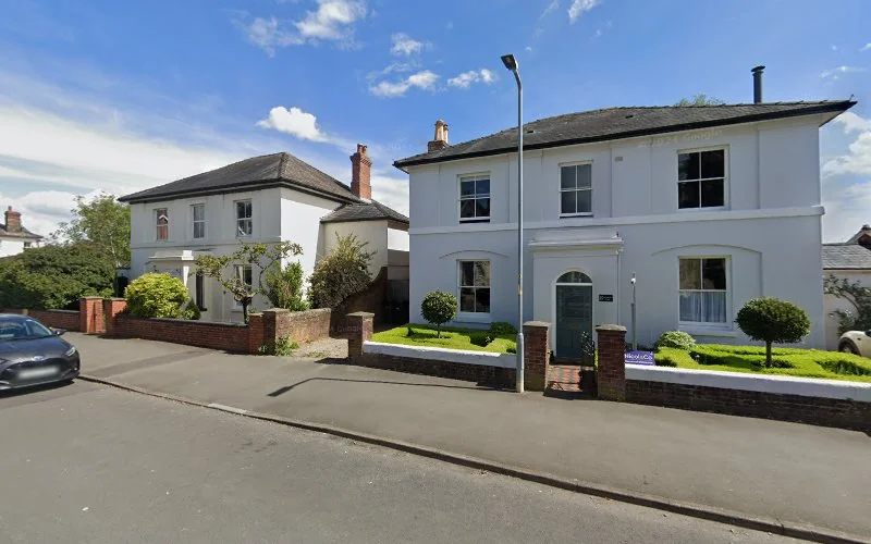 Dr M Aruye - Dentist in Malvern