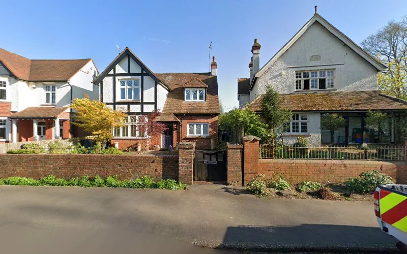 Los Dr E - Dentist in Guildford