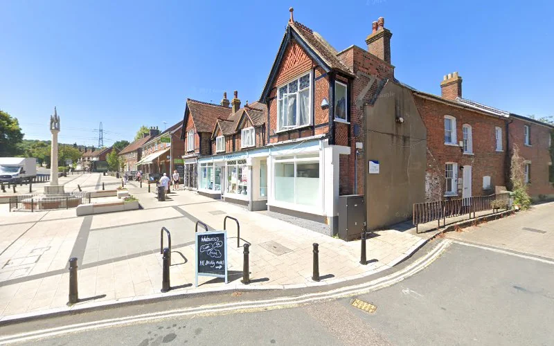 Raybould Lynda J - Dental clinic in Aylesbury