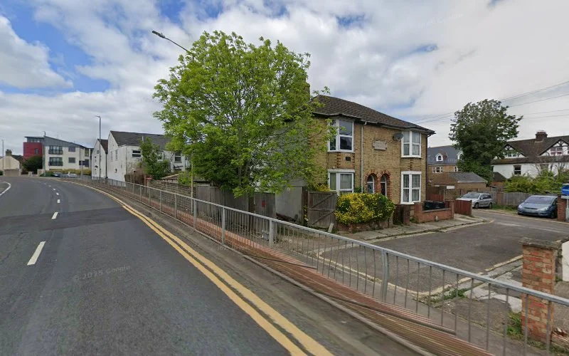 Moo Philip - Dental clinic in Ashford