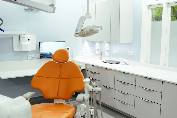 Post House Dental | Invisalign Weybridge | Dental Implants | Emergency Dentist - Dentist in Weybridge