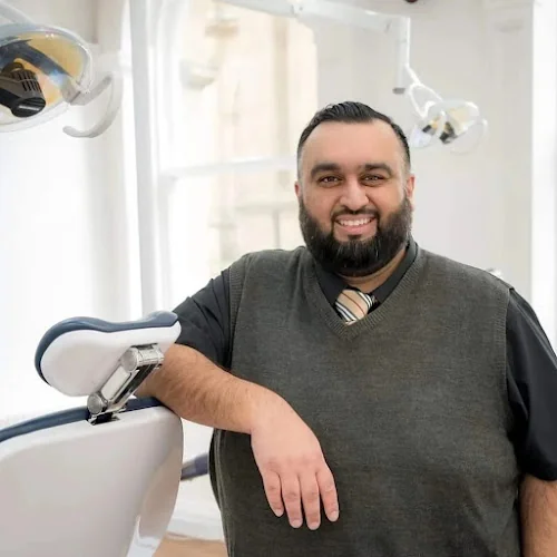Dr Nasar Mahmood (Dentist) - Dentist in UK