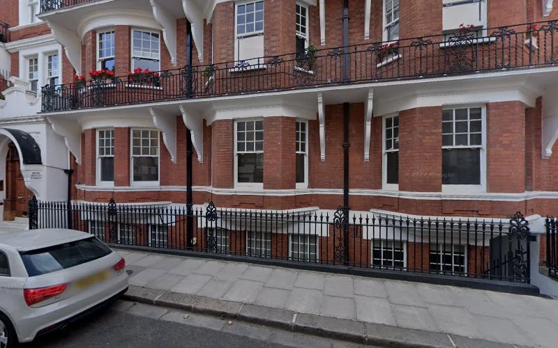 Sunny Smiles - Dental implants periodontist in London