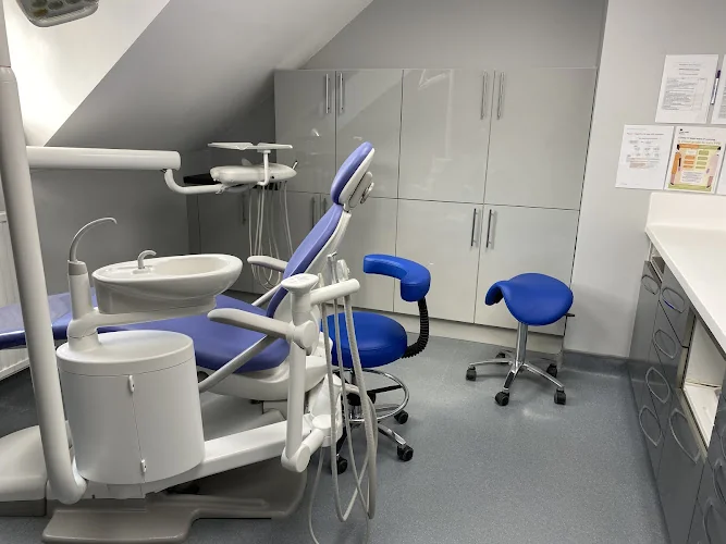 Broadshires Implant & Aesthetics Dental Practice - Dentist in Carterton