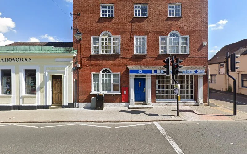 Serenyi J a J - Dental clinic in Evesham