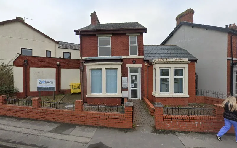 Armstrong J - Dental clinic in Thornton-Cleveleys