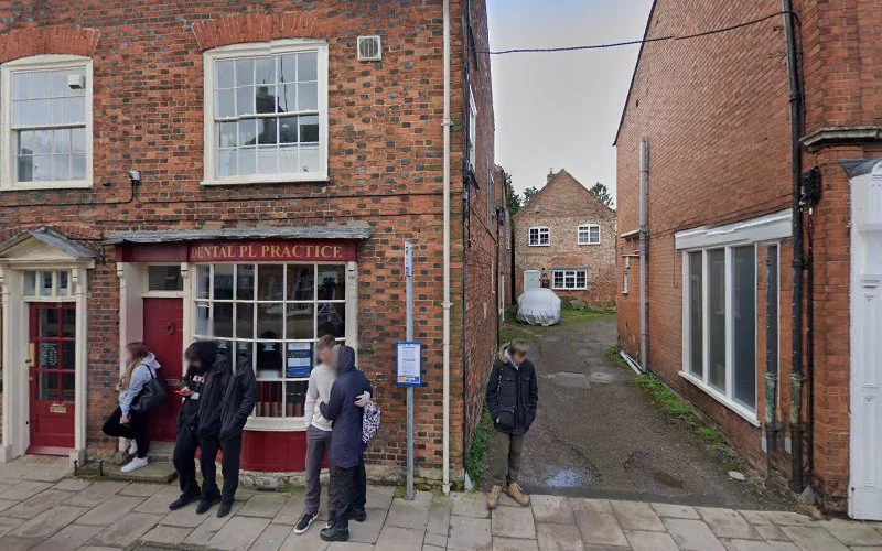 Gee M - Dental clinic in Bourne