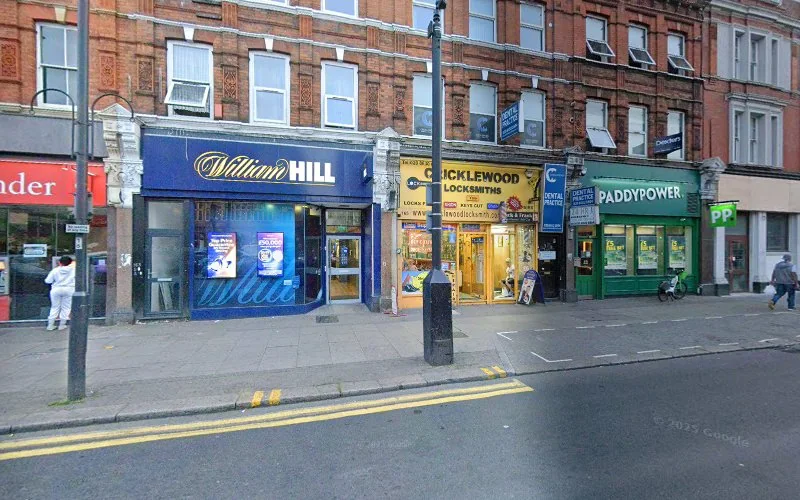 Smile and Beauty Clinic - Dental clinic in London