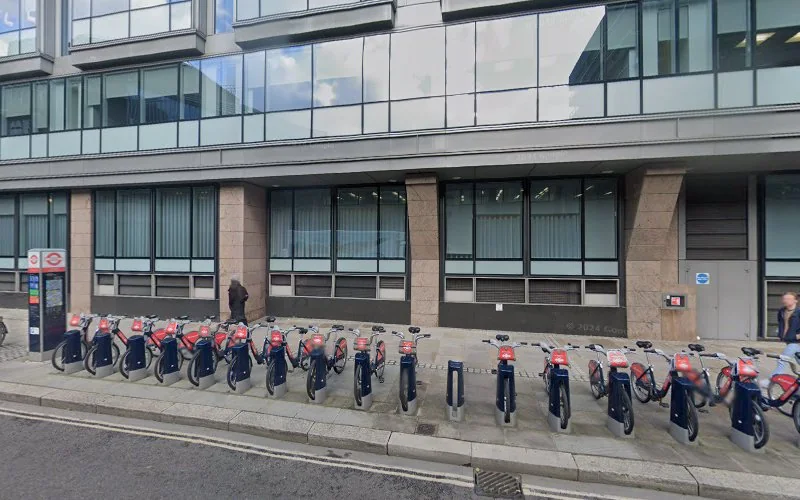 endodontist - Dental hygienist in London