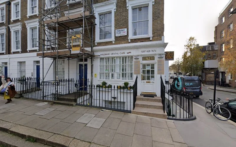 Syron M - Dental clinic in London