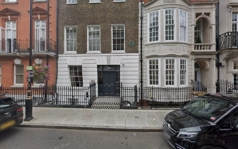 Atheer Ujam - Doctor in London