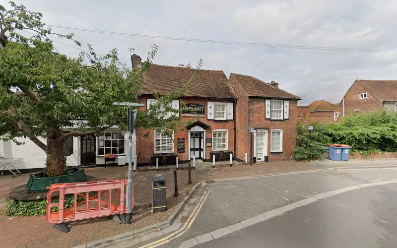 Moughadan Dr Amir - Dental clinic in Havant