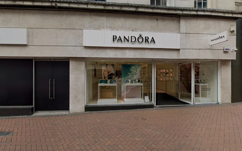 Yaz-Dani Z - Dental clinic in Bournemouth