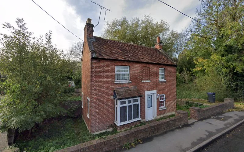 Denture UK - Dental clinic in Canterbury