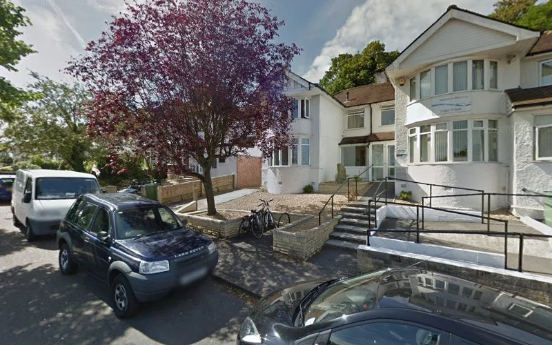 Nagi R - Dental clinic in Oxford