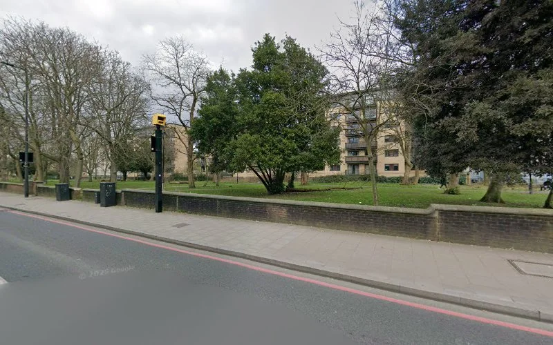 MedCompared - Dentist in London