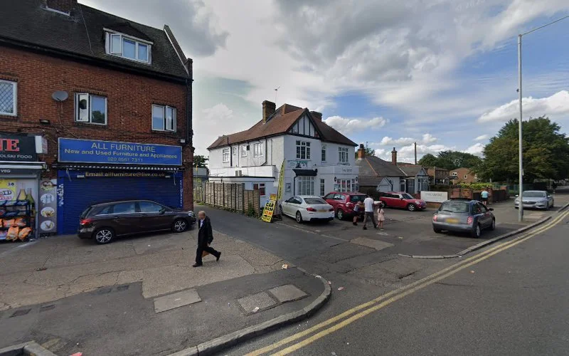 Chan Julian - Dentist in Hayes