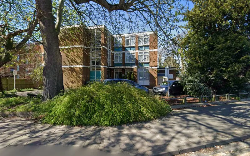 Ashton Court - Dental clinic in Aylesbury