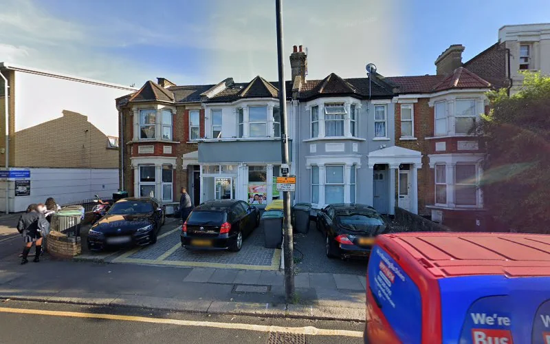 Dental Hygienist & Whitening Clinic - Dental clinic in London